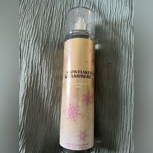 Snowflakes and cashmere bath and body works spray